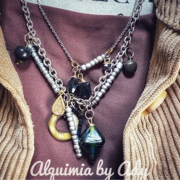 Multi charms layered beaded necklace - Picture 5 of 7